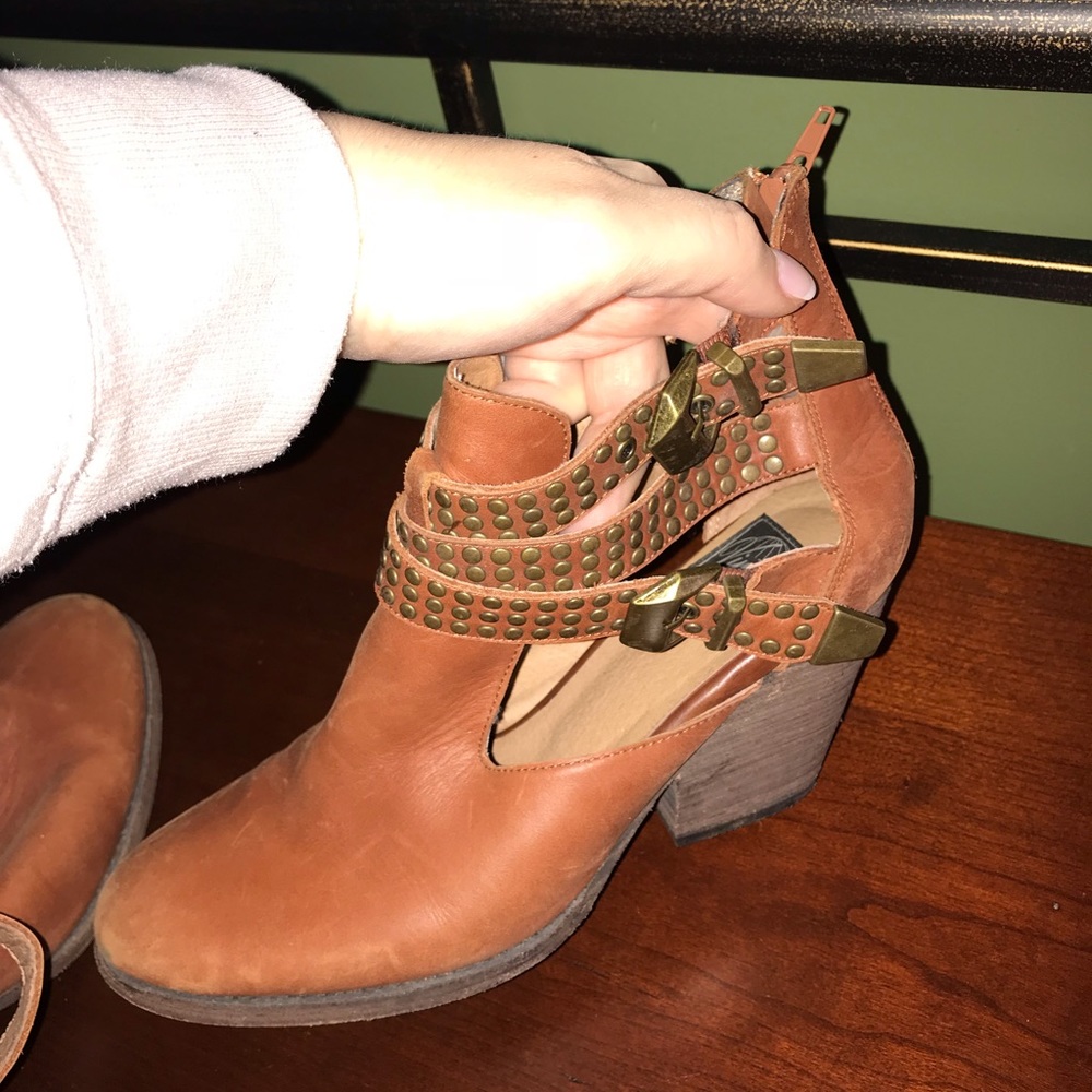 Jeffrey Campbell Brown Booties